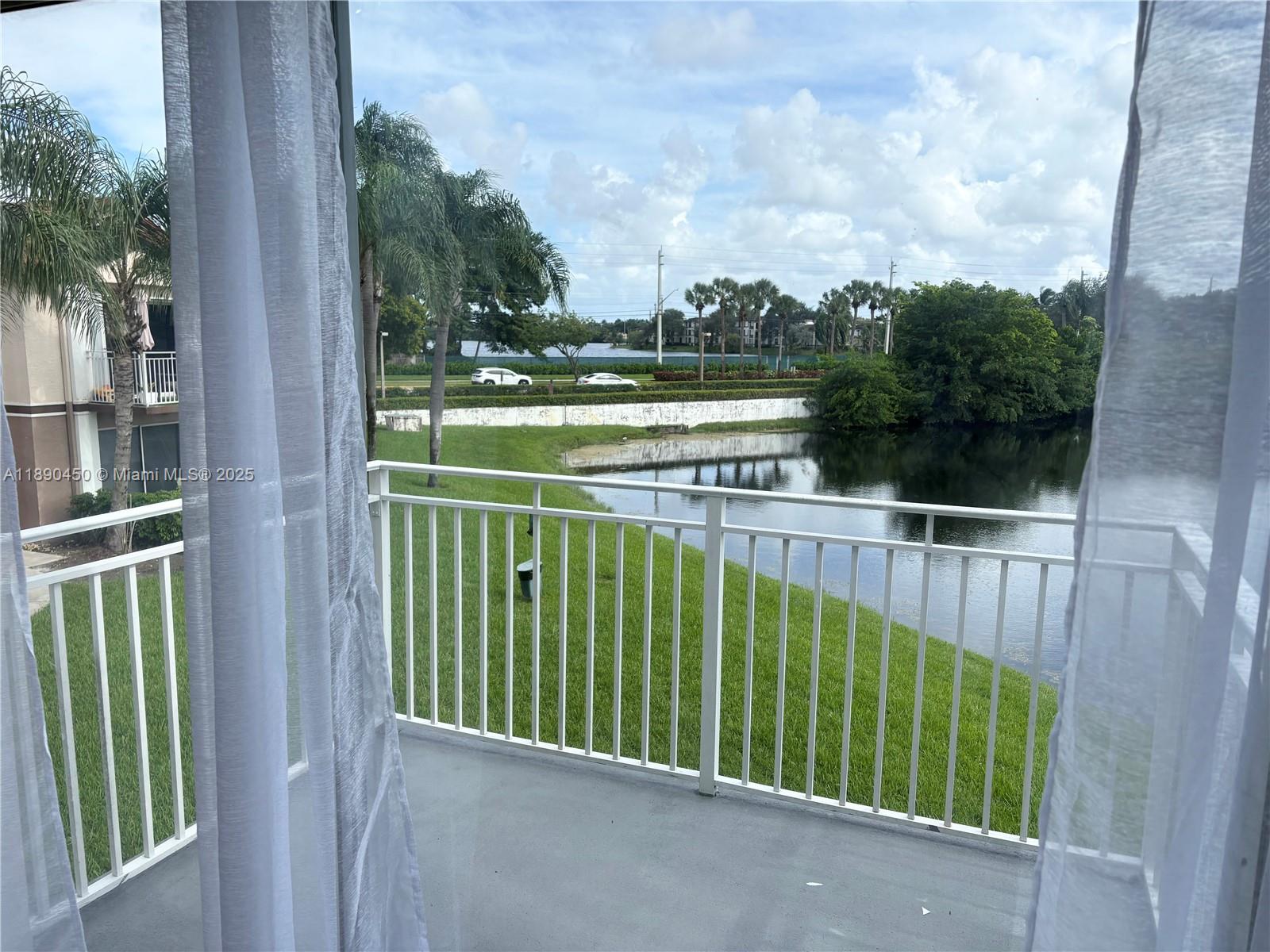 CLUB QUARTERS AT RAINTREE - Residential Lease
