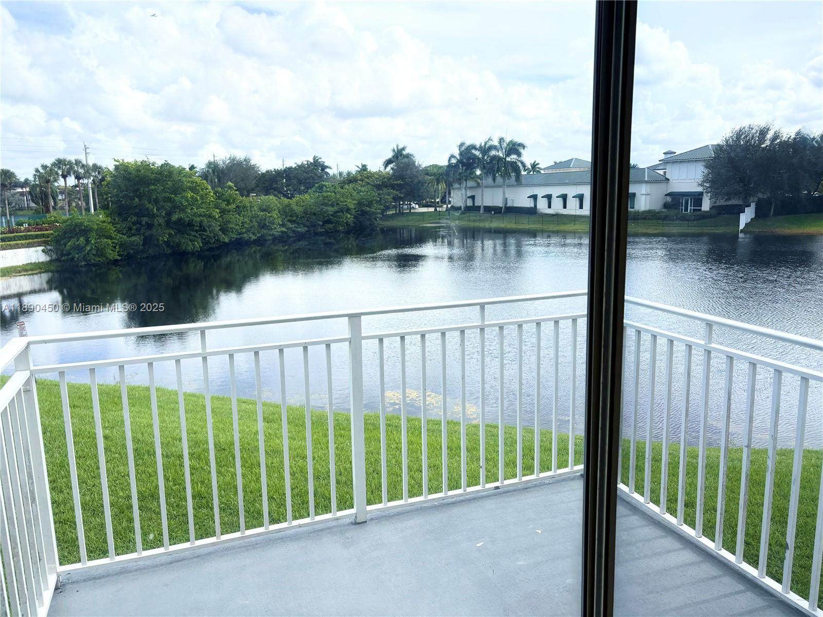CLUB QUARTERS AT RAINTREE - Residential Lease