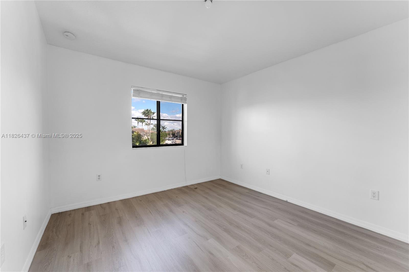 THE COURTS AT BAYSHORE II - Residential Lease