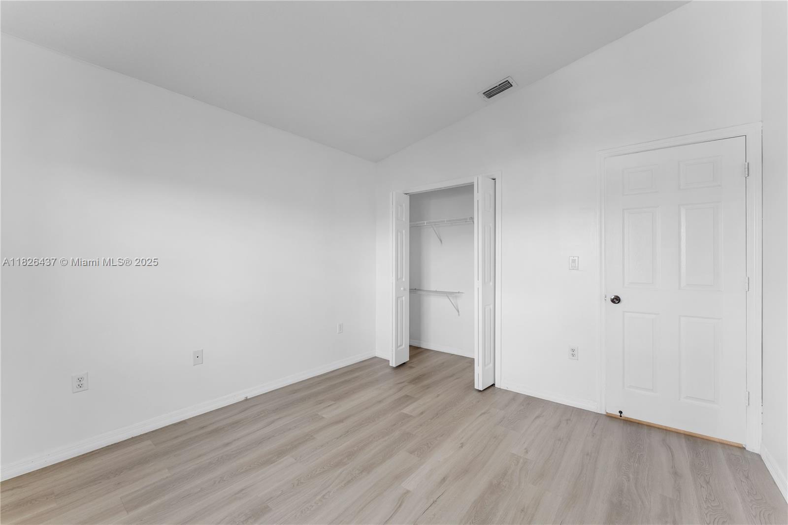 THE COURTS AT BAYSHORE II - Residential Lease