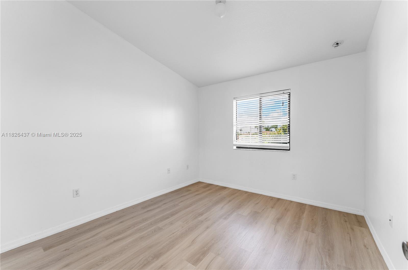 THE COURTS AT BAYSHORE II - Residential Lease