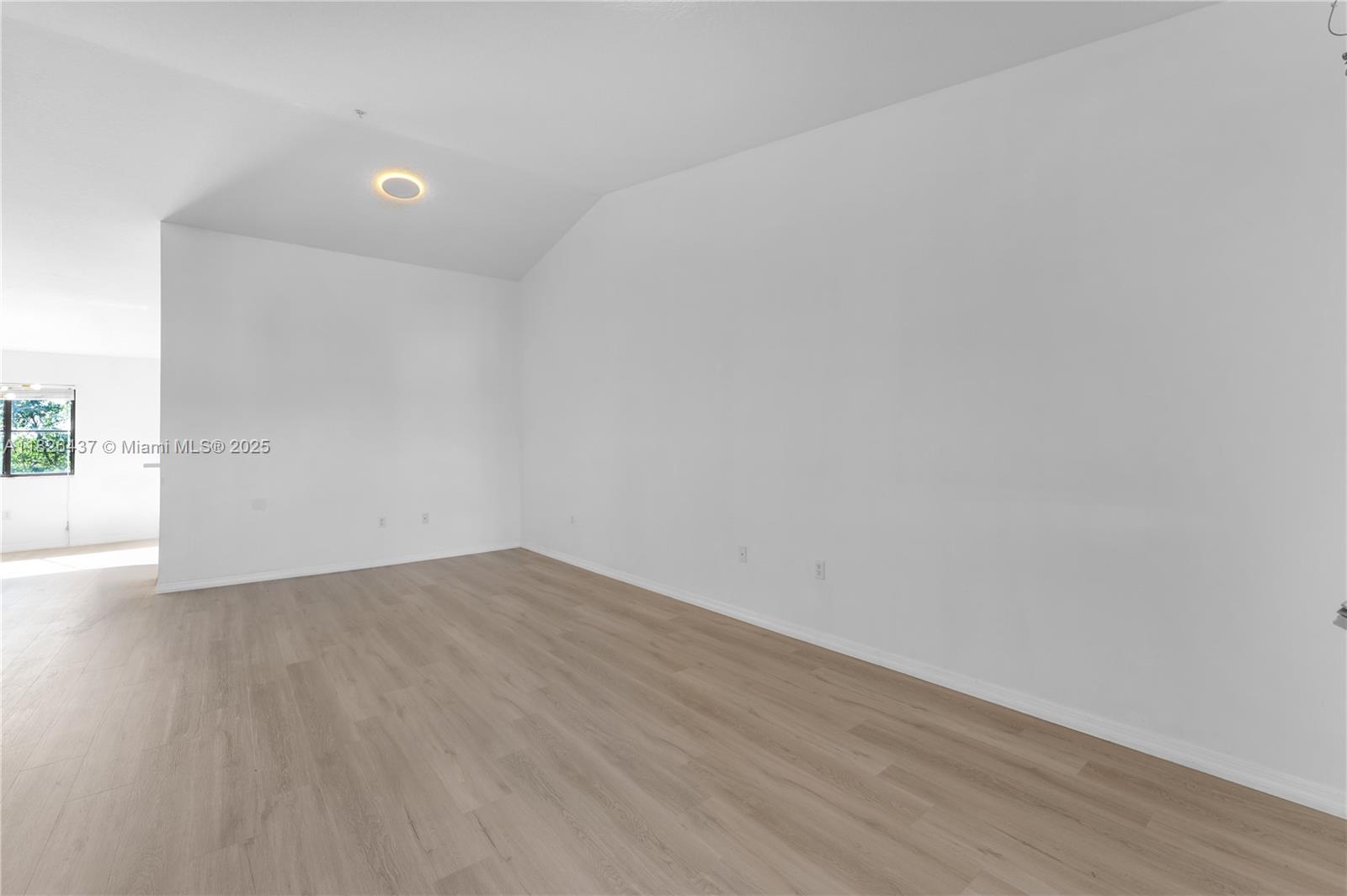 THE COURTS AT BAYSHORE II - Residential Lease