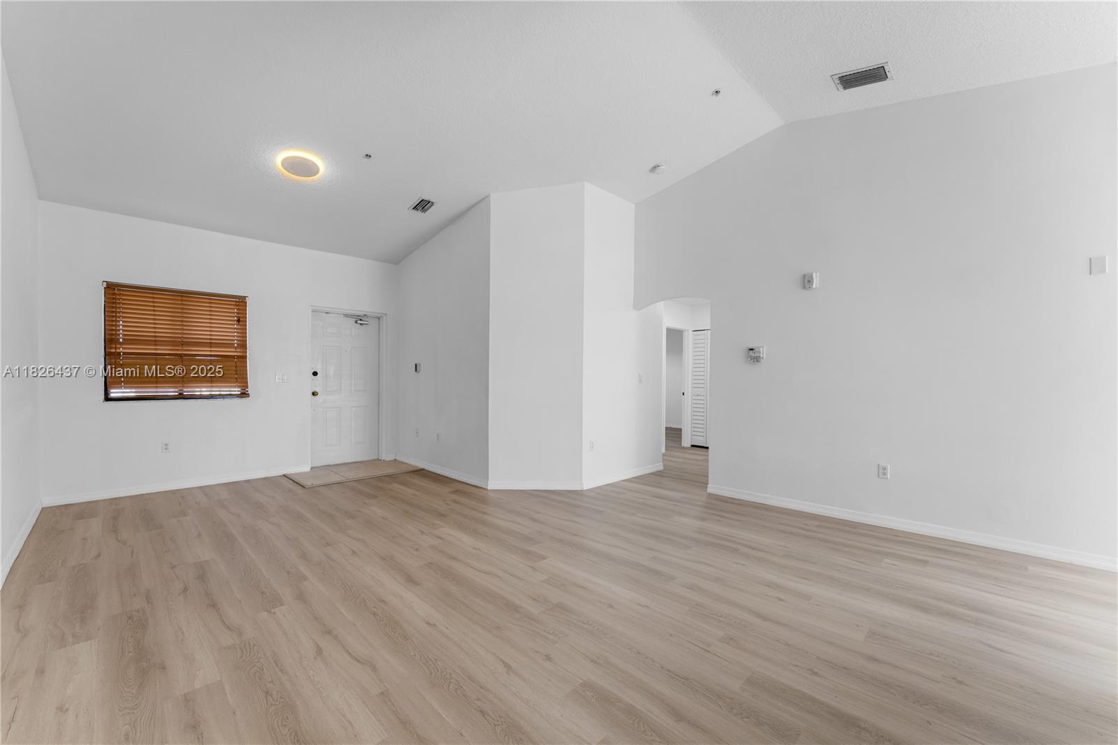 THE COURTS AT BAYSHORE II - Residential Lease