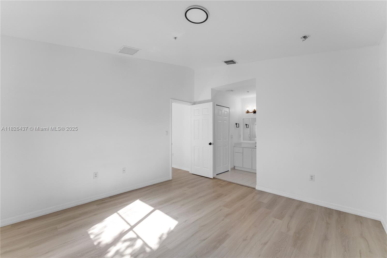 THE COURTS AT BAYSHORE II - Residential Lease