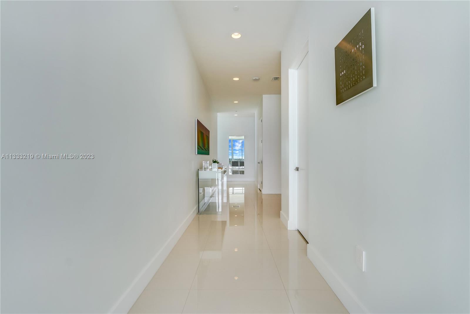 DINNER KEY - Residential