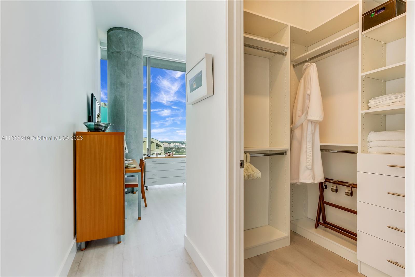 DINNER KEY - Residential