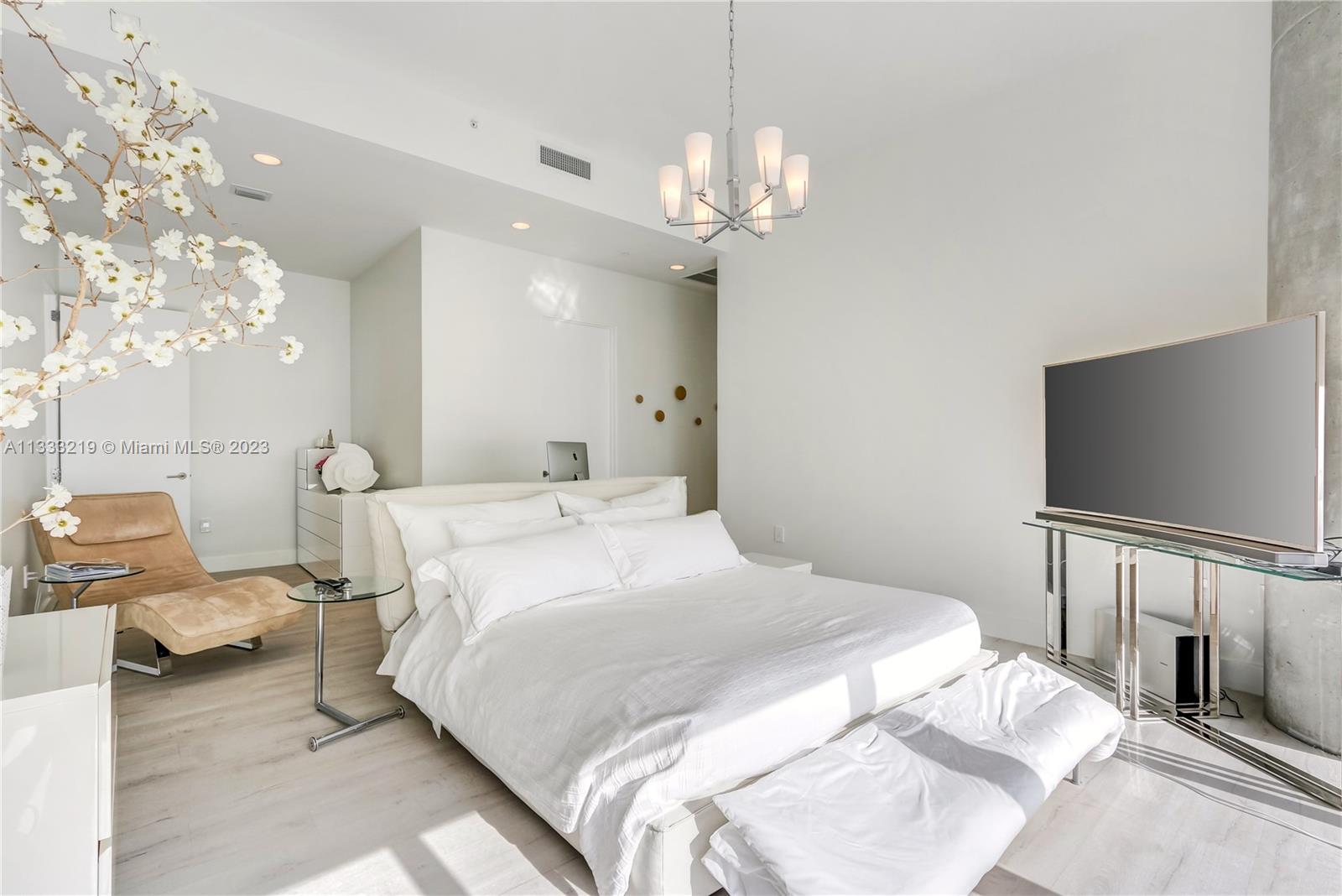 DINNER KEY - Residential