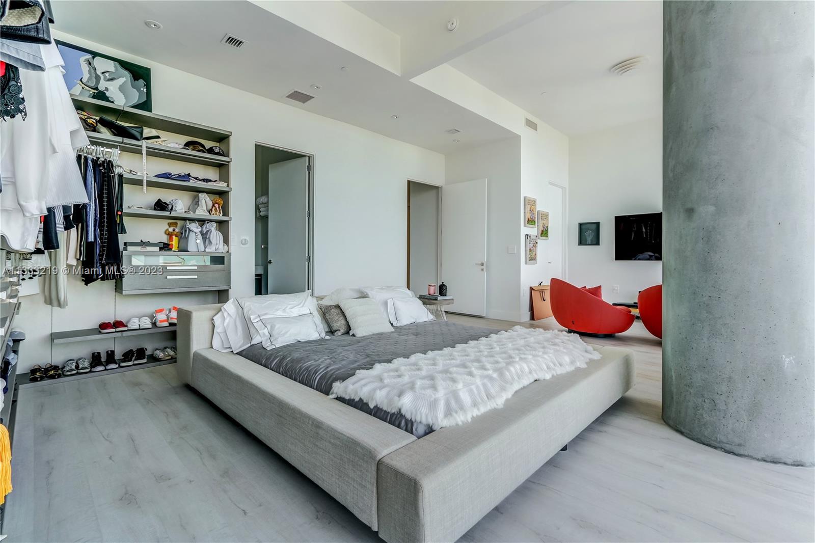 DINNER KEY - Residential