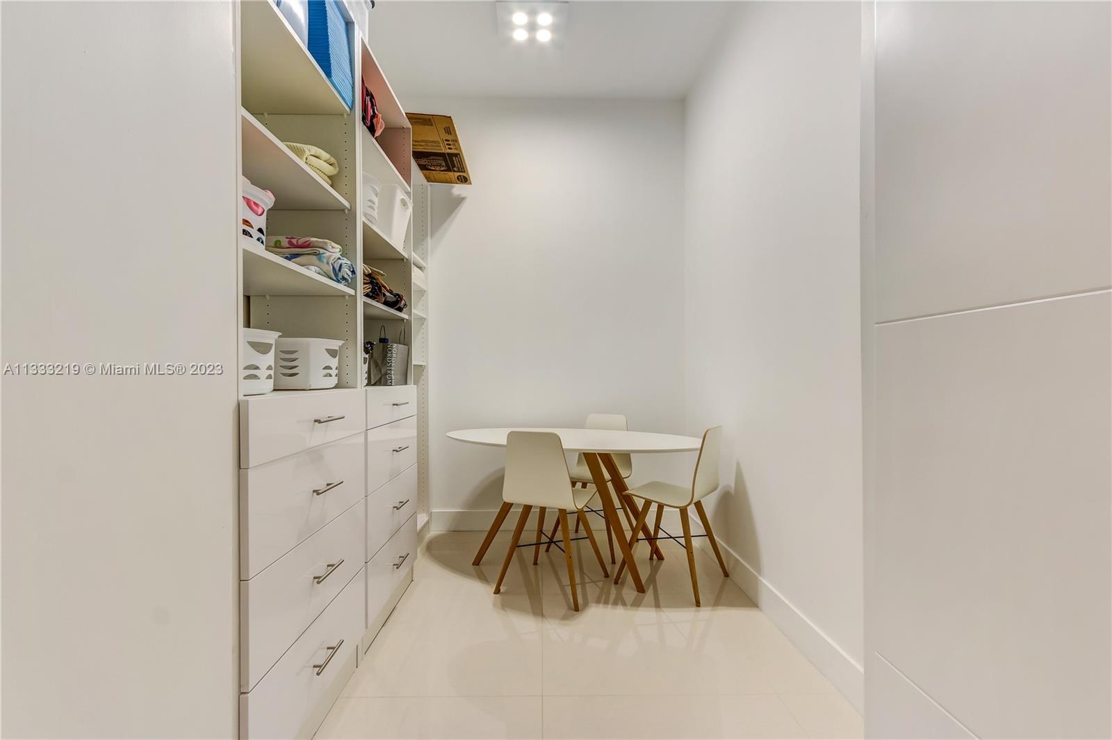 DINNER KEY - Residential