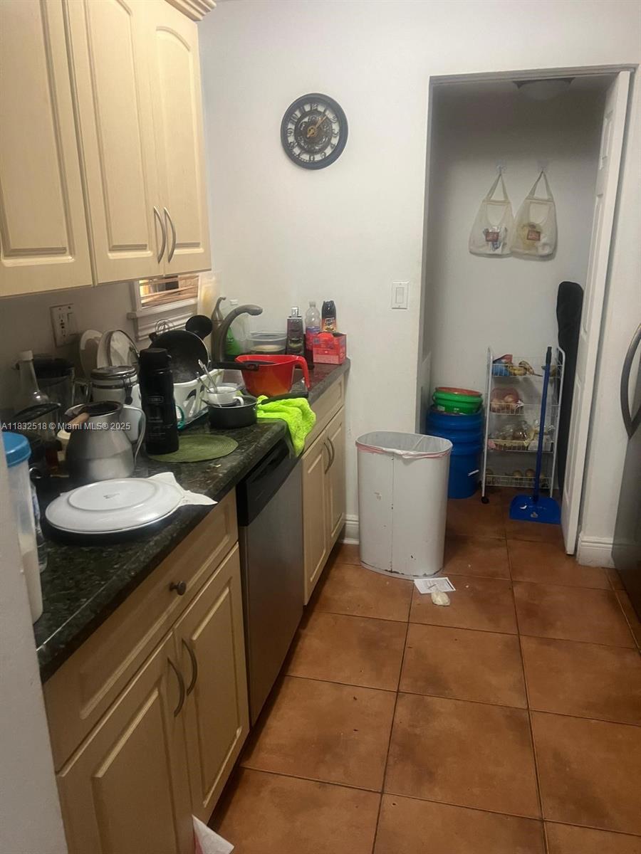 686 NW 114th Ave 102