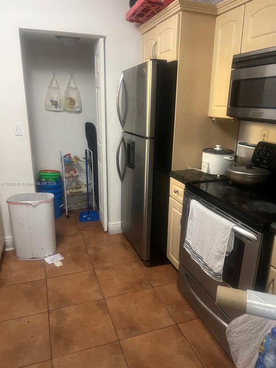 686 NW 114th Ave 102