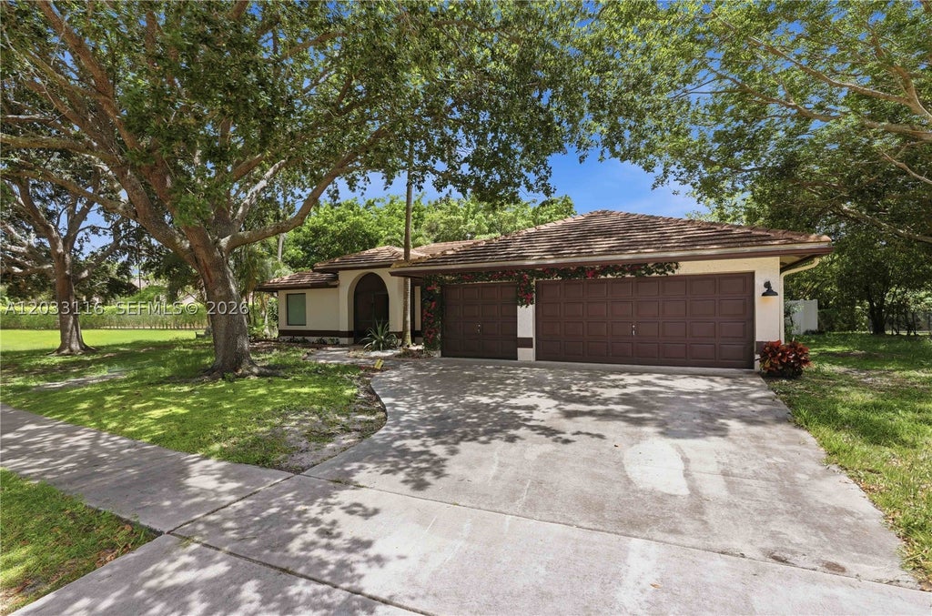 Photo of 10821 Paso Fino Dr, Lake Worth, FL 33449 (MLS # A12033116)