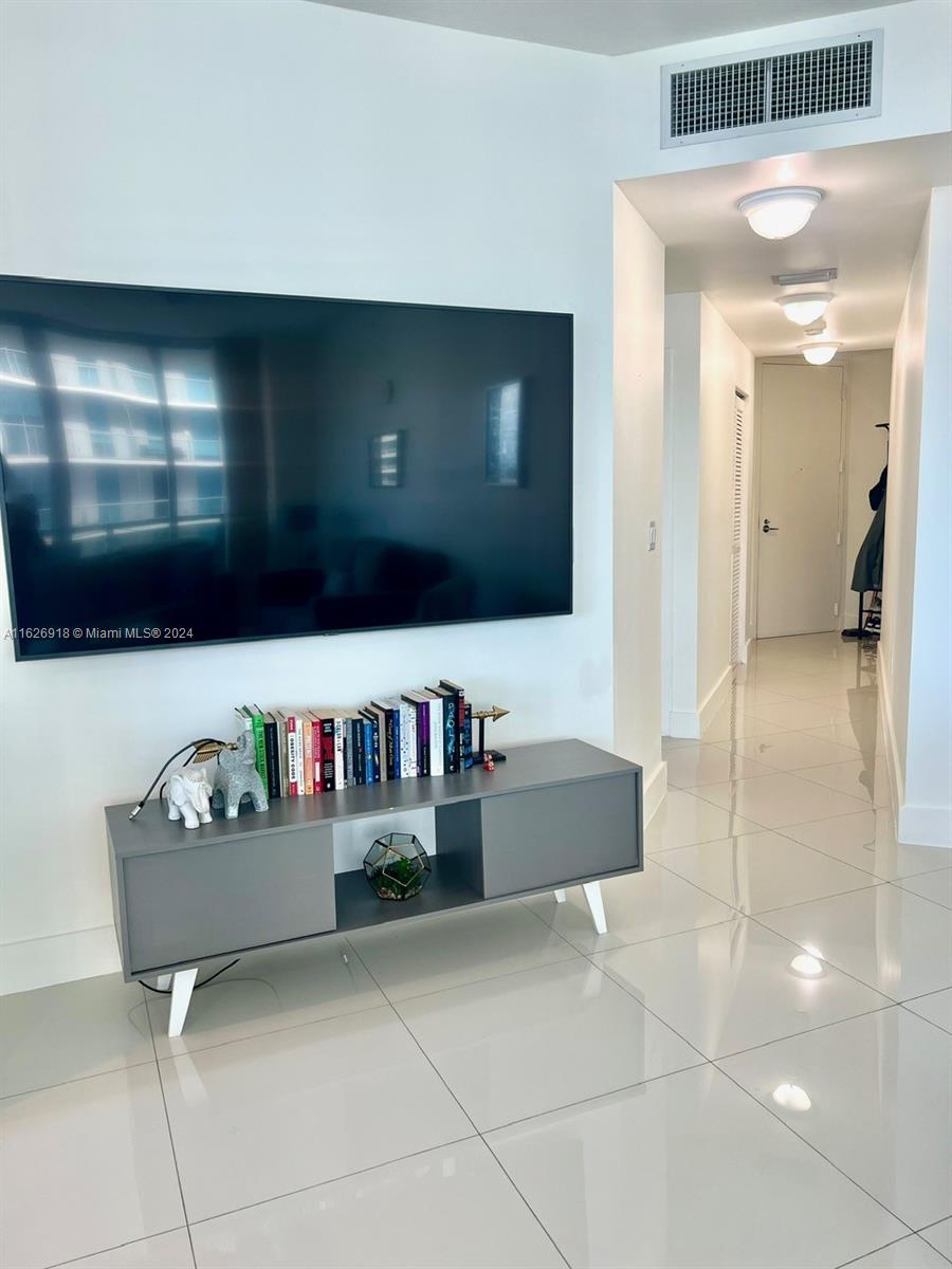 THE AXIS ON BRICKELL II C - Residential Lease