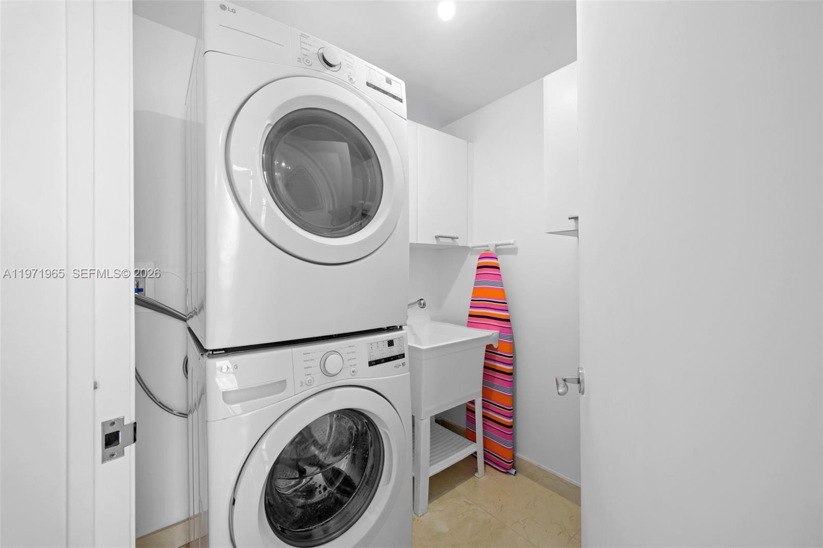 JADE OCEAN CONDO - Residential