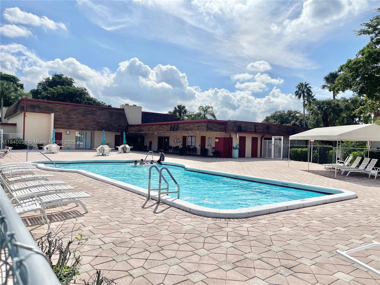 ORIOLE GOLF & TENNIS CLUB - Residential