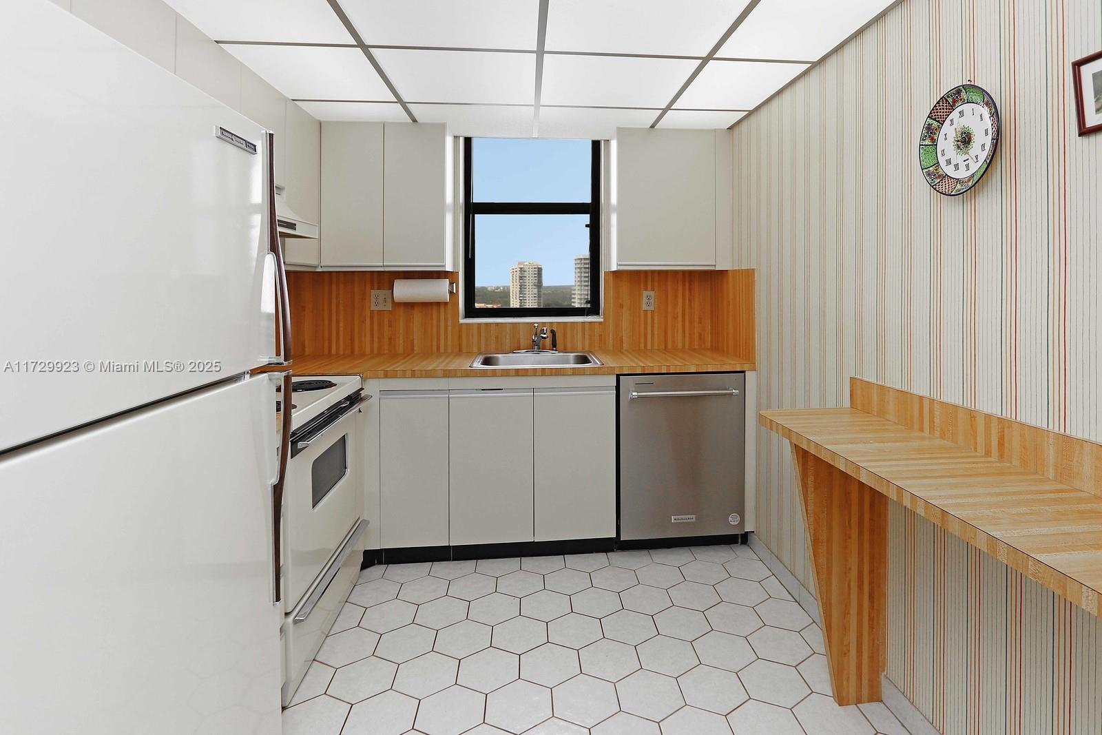 TOWER AT BISCAYNE COVE CO - Residential