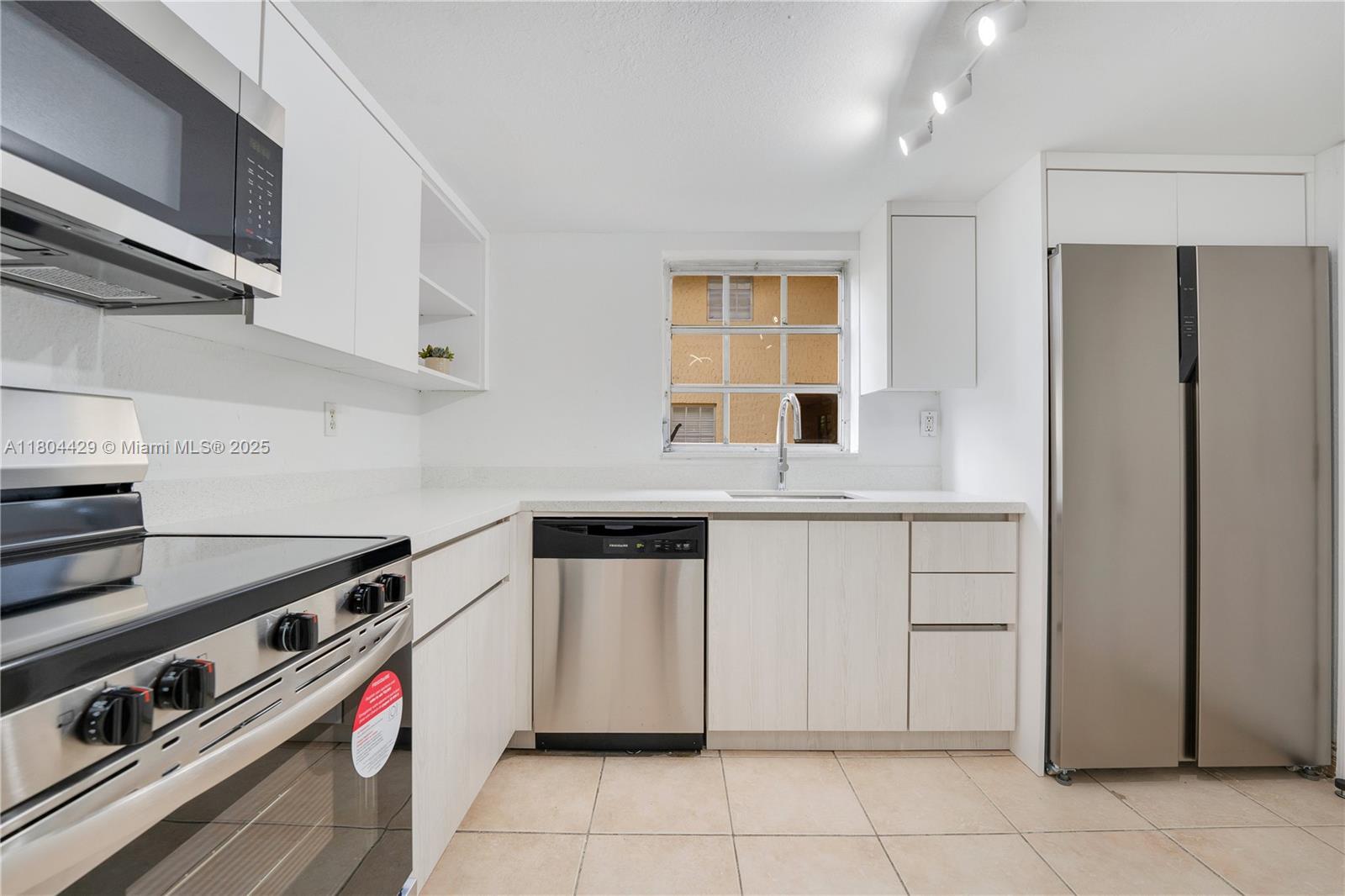 Rental Property at 8500 Sw 109th Ave 6-220, Miami, Broward County, Florida - Bedrooms: 2 
Bathrooms: 3  - $2,480 MO.