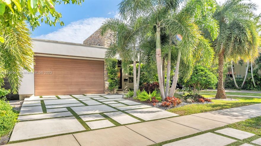 Located in sought-after Victoria Park, this striking modern home is ideal for contemporary living. It boasts top-notch custom finishes and a thoughtfully crafted interior. The spacious open floor plan includes a chef's kitchen equipped with high-end appliances and a large island, perfect for hosting. The home features an expansive open concept with pocket sliding doors that merge indoor and outdoor spaces. Enjoy a landscaped pool haven, smart home technology, a temperature-controlled wine bar, high ceilings, & oversized Spanish floor tiles. Home is equipped with a full house generator and a solar panel system, effectively eliminating electricity costs. Proud recipient of the Victoria Park 2019 Community Appearance Award