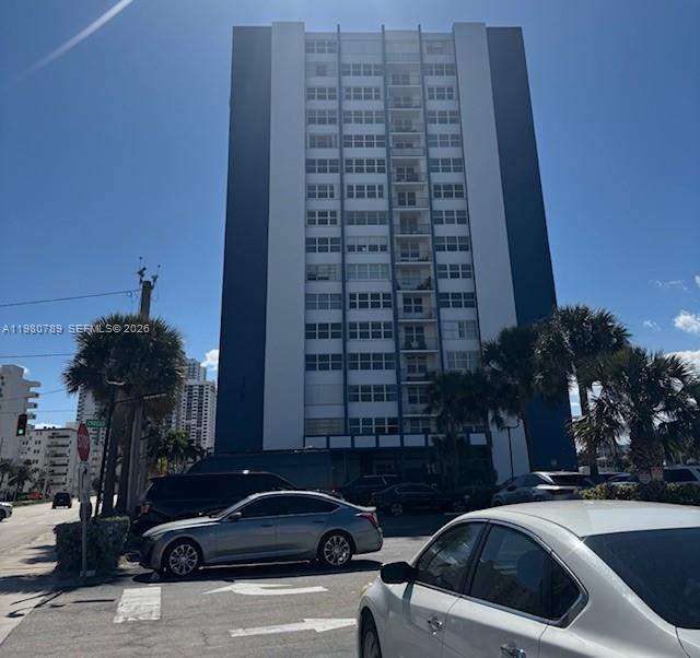 TRAFALGAR TOWERS CONDOMIN - Residential