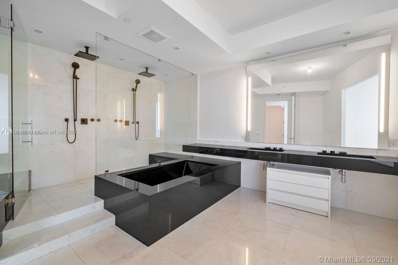 18555 COLLINS AVENUE COND - Residential