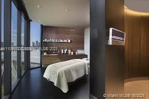 18555 COLLINS AVENUE COND - Residential