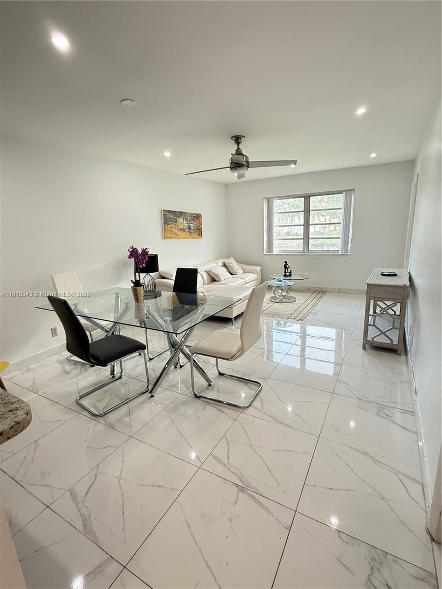5170 Sw 40th Ave 9E, Dania Beach, Miami-Dade County, Florida - 2 Bedrooms  
2 Bathrooms - 