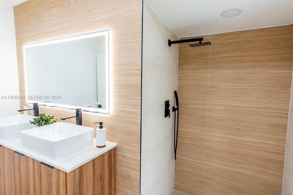 ARROWHEAD GOLF & TENNIS C - Residential