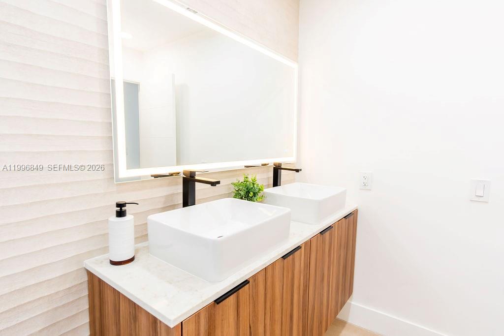 ARROWHEAD GOLF & TENNIS C - Residential