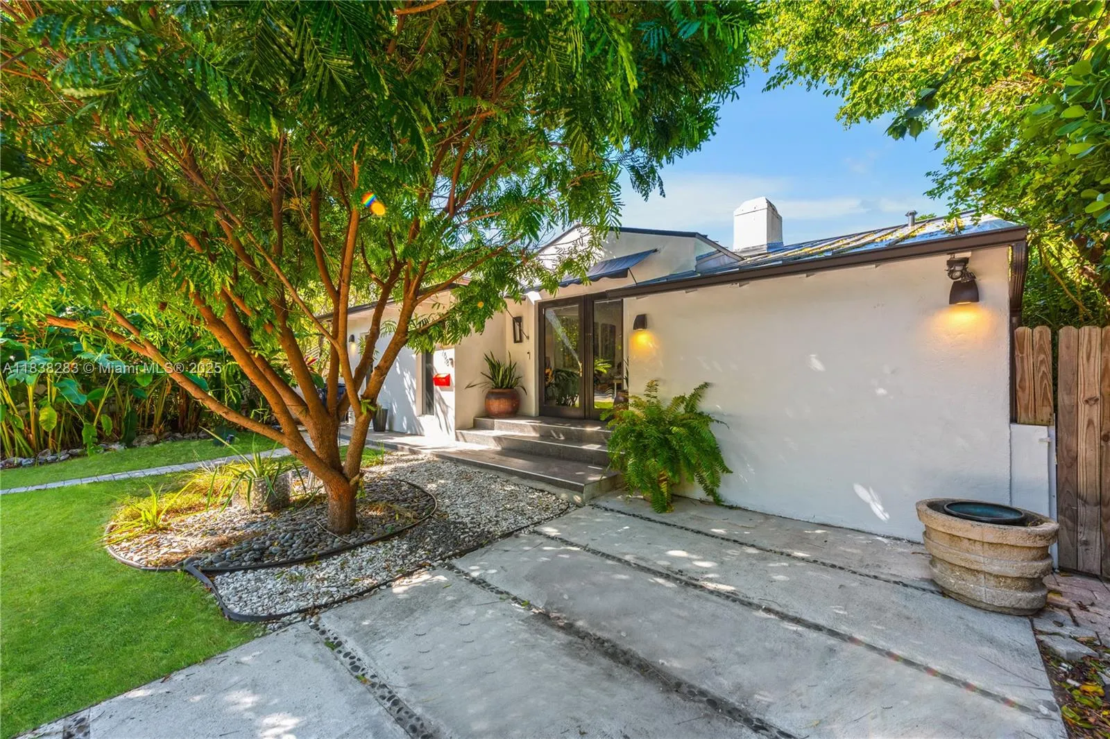 Miami Beach, Florida 33140, United States, 3 Bedrooms Bedrooms, ,3 BathroomsBathrooms,Residential,Active,169777