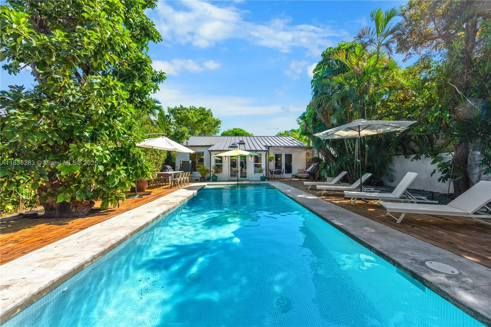 Miami Beach, Florida 33140, United States, 3 Bedrooms Bedrooms, ,3 BathroomsBathrooms,Residential,Active,169777