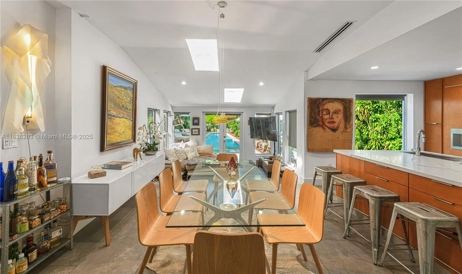 Miami Beach, Florida 33140, United States, 3 Bedrooms Bedrooms, ,3 BathroomsBathrooms,Residential,Active,169777