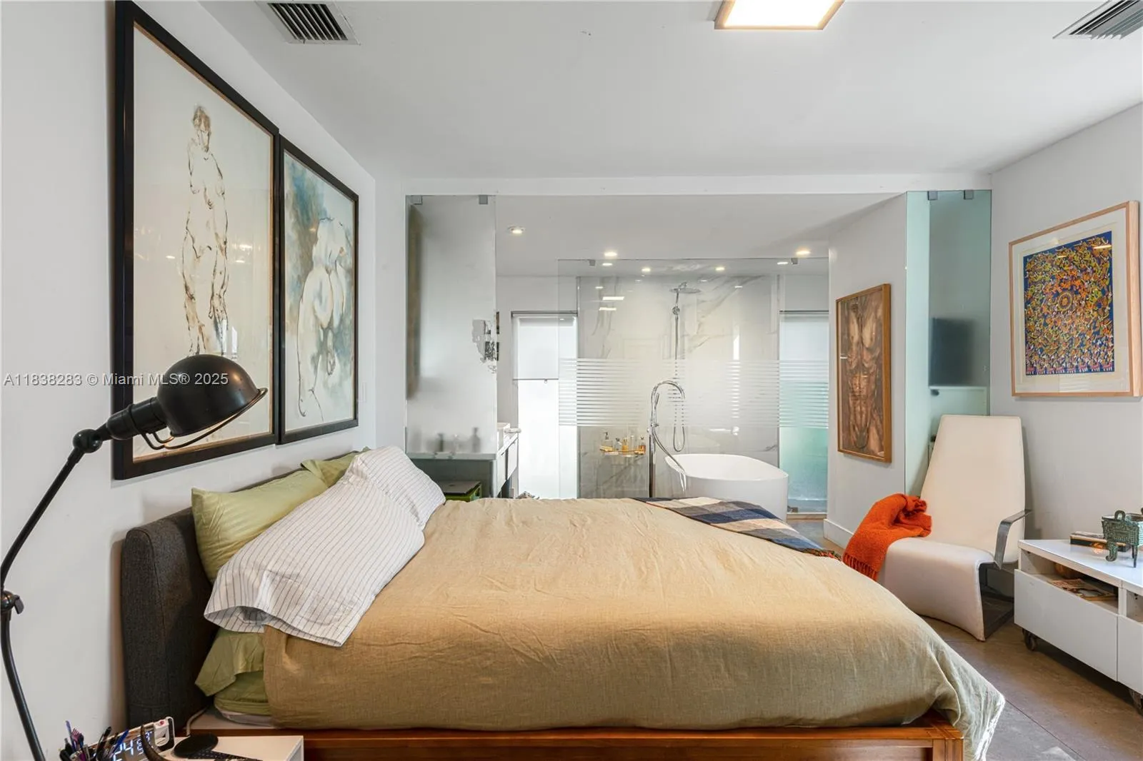 Miami Beach, Florida 33140, United States, 3 Bedrooms Bedrooms, ,3 BathroomsBathrooms,Residential,Active,169777