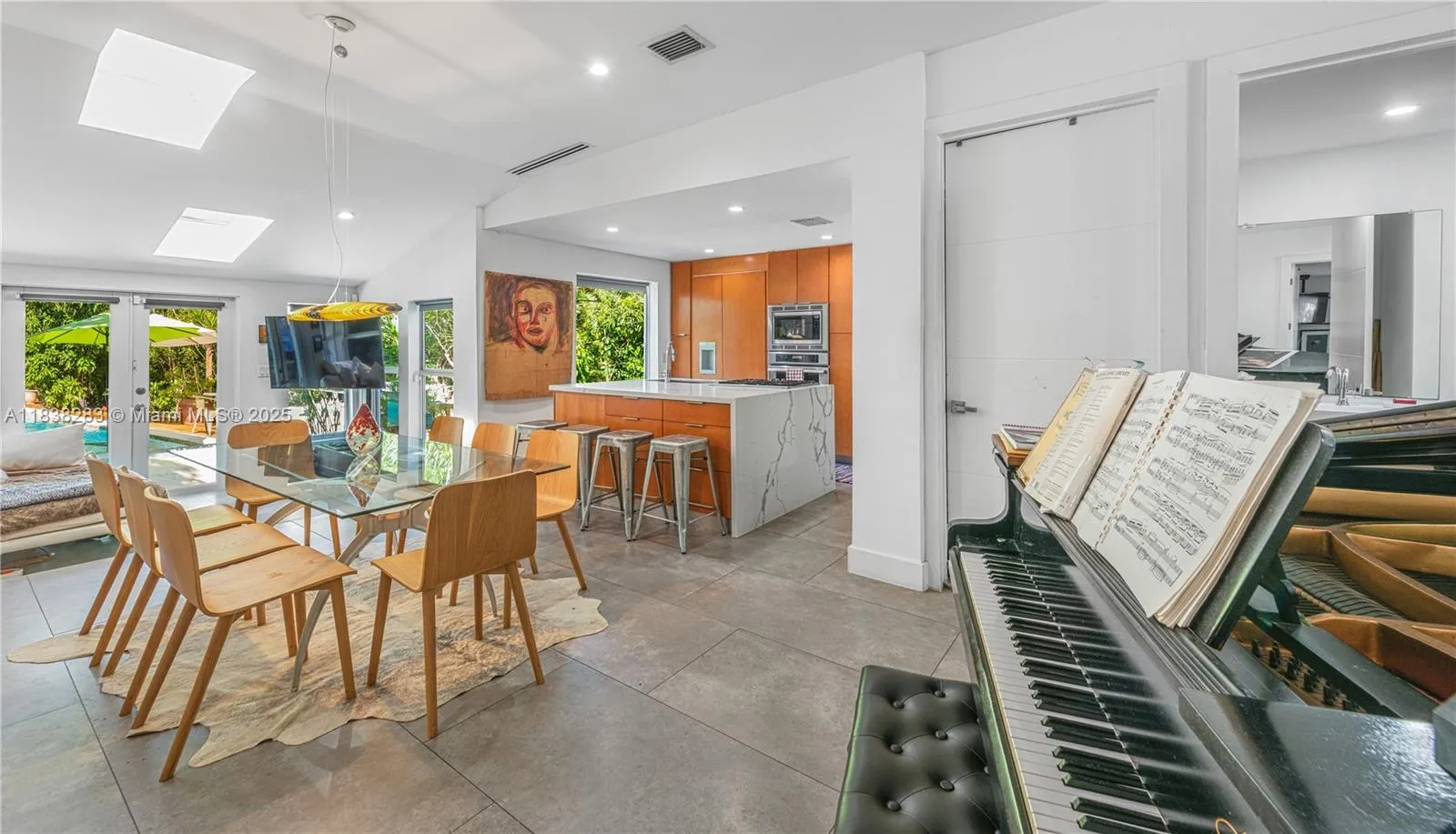 Miami Beach, Florida 33140, United States, 3 Bedrooms Bedrooms, ,3 BathroomsBathrooms,Residential,Active,169777