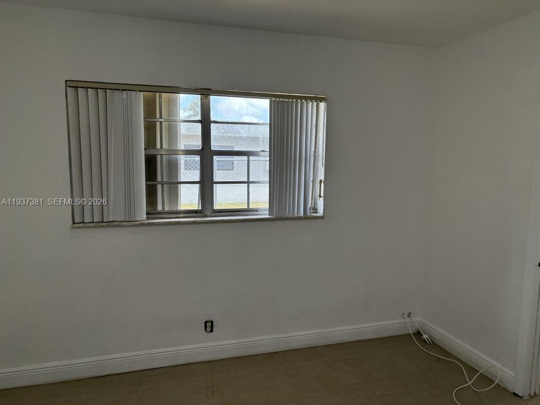 FT LAUDERDALE ESTATES 1ST - Residential Income