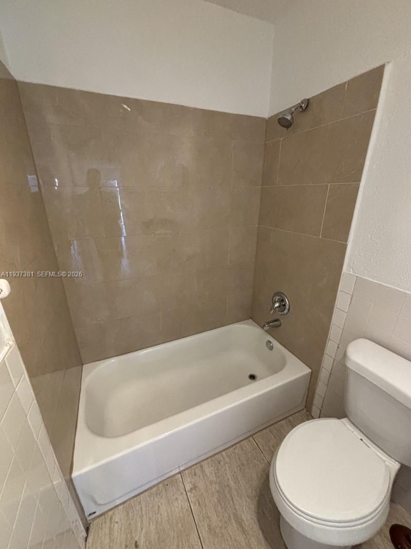 FT LAUDERDALE ESTATES 1ST - Residential Income