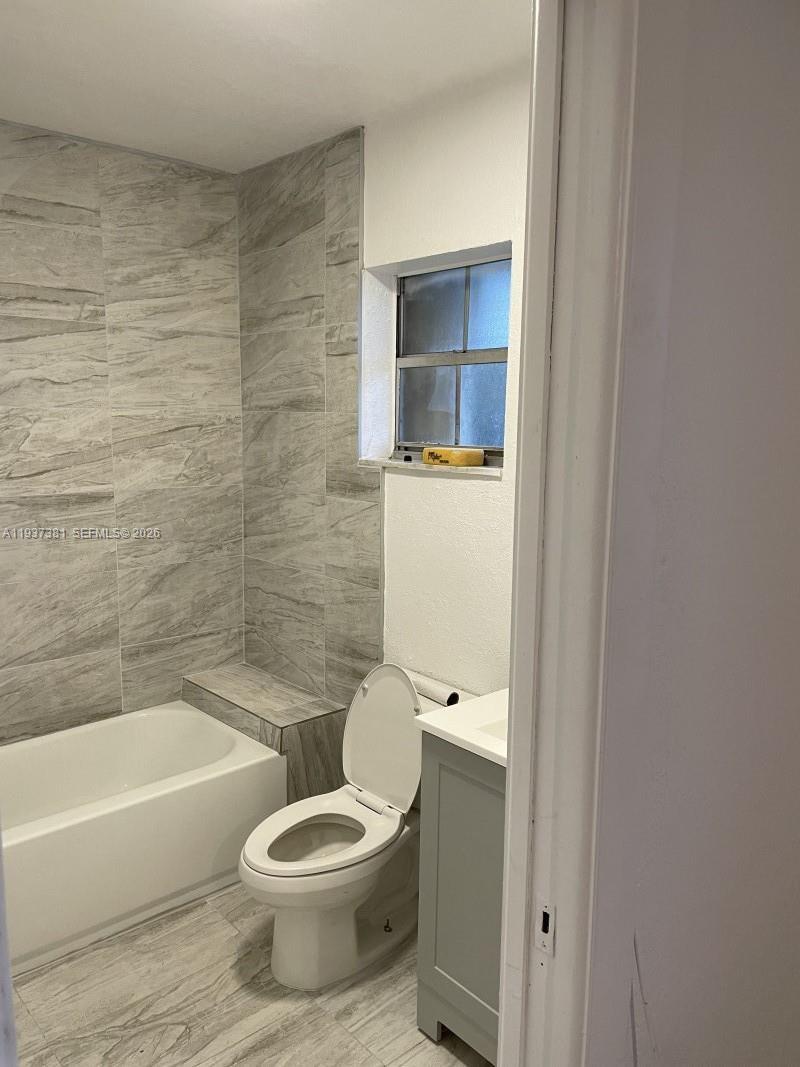 FT LAUDERDALE ESTATES 1ST - Residential Income