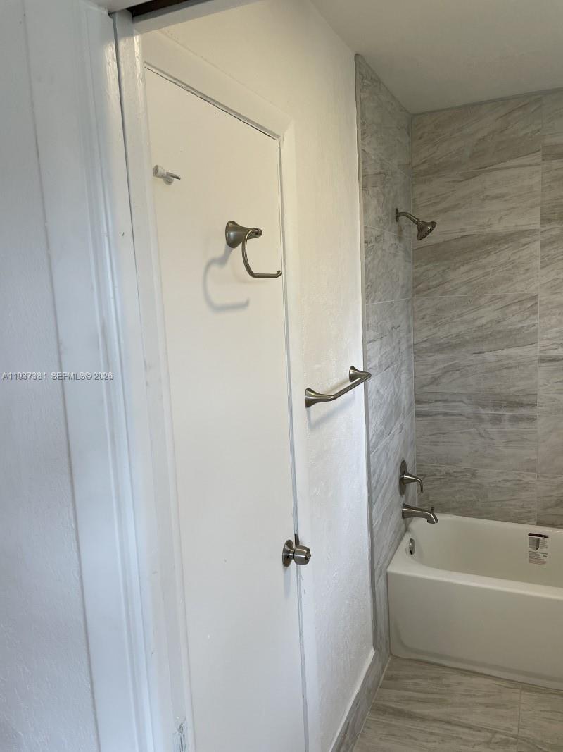 FT LAUDERDALE ESTATES 1ST - Residential Income