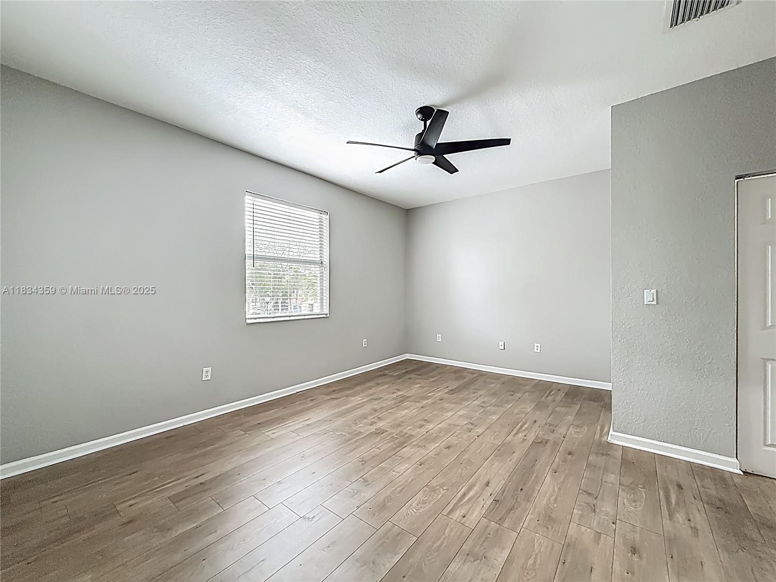 OAKLAND LAKES - Residential Lease