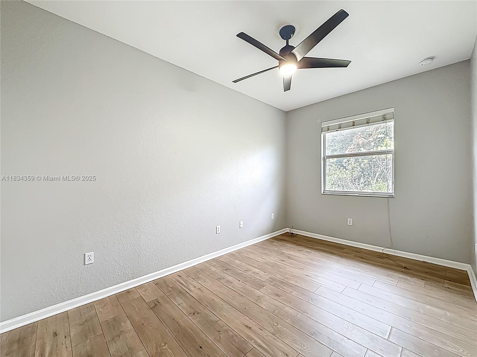 OAKLAND LAKES - Residential Lease