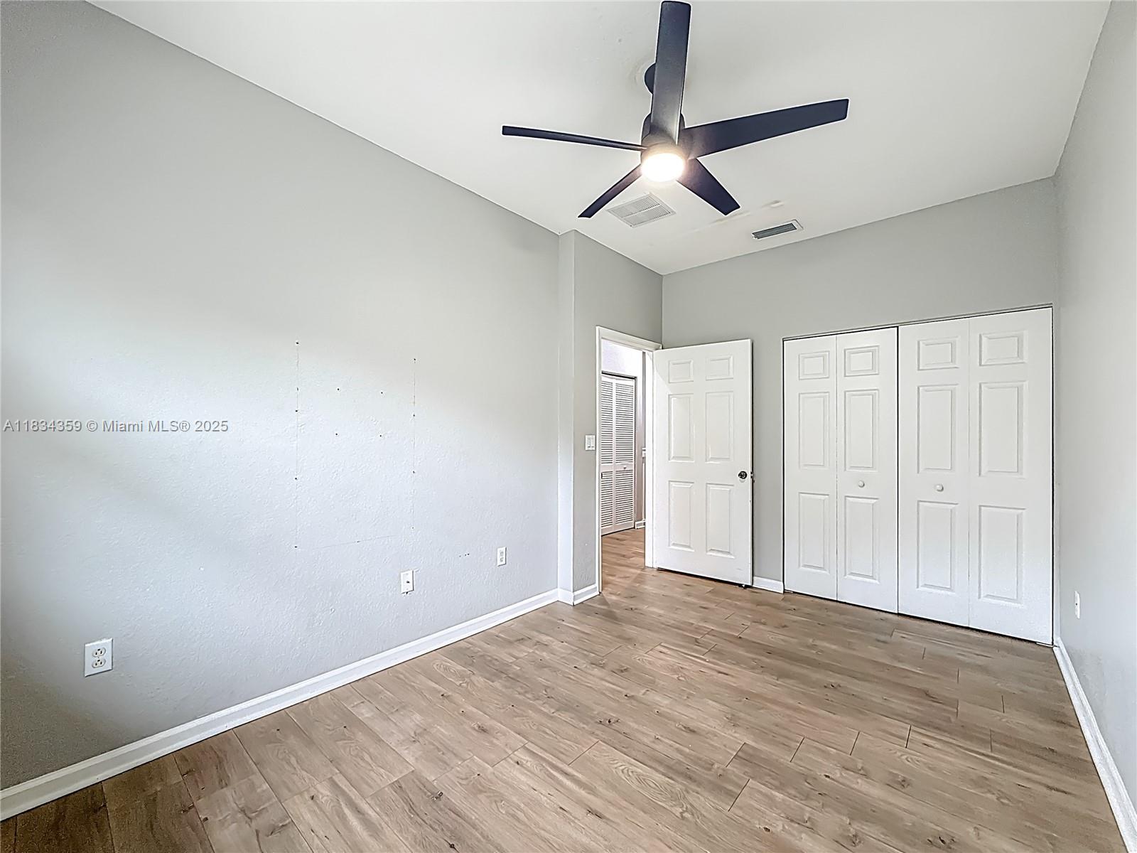 OAKLAND LAKES - Residential Lease