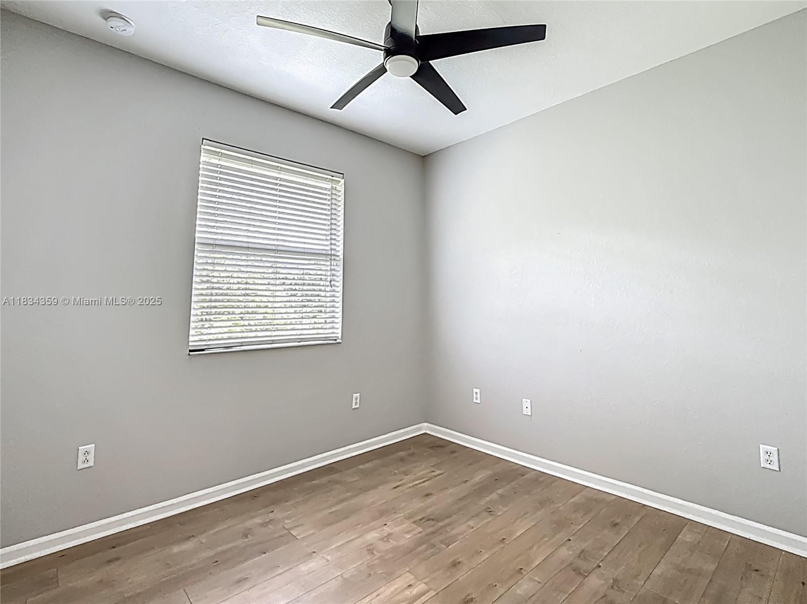 OAKLAND LAKES - Residential Lease