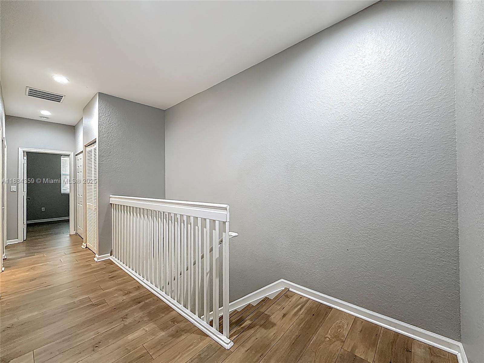 OAKLAND LAKES - Residential Lease