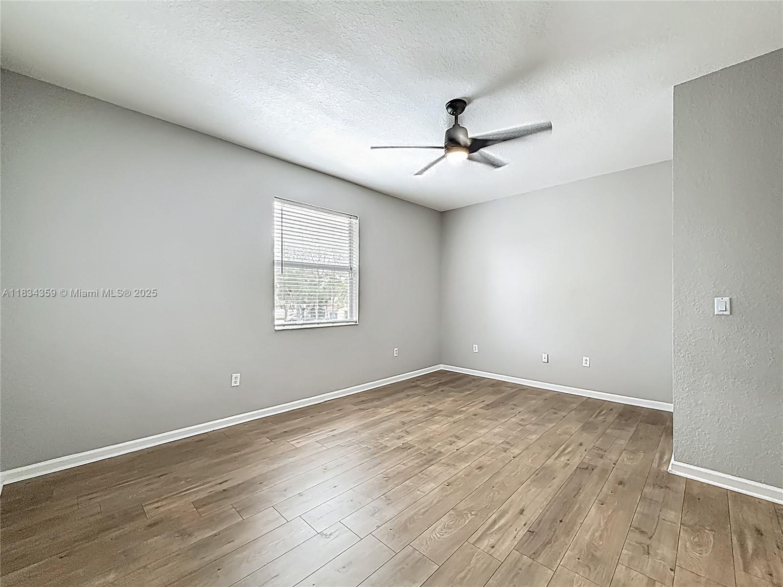 OAKLAND LAKES - Residential Lease