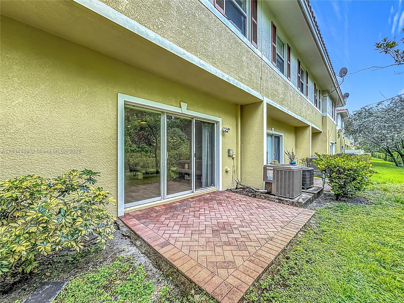 OAKLAND LAKES - Residential Lease