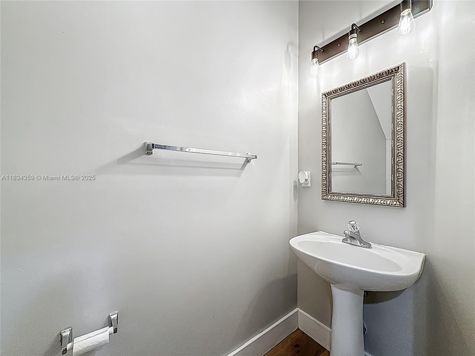 OAKLAND LAKES - Residential Lease