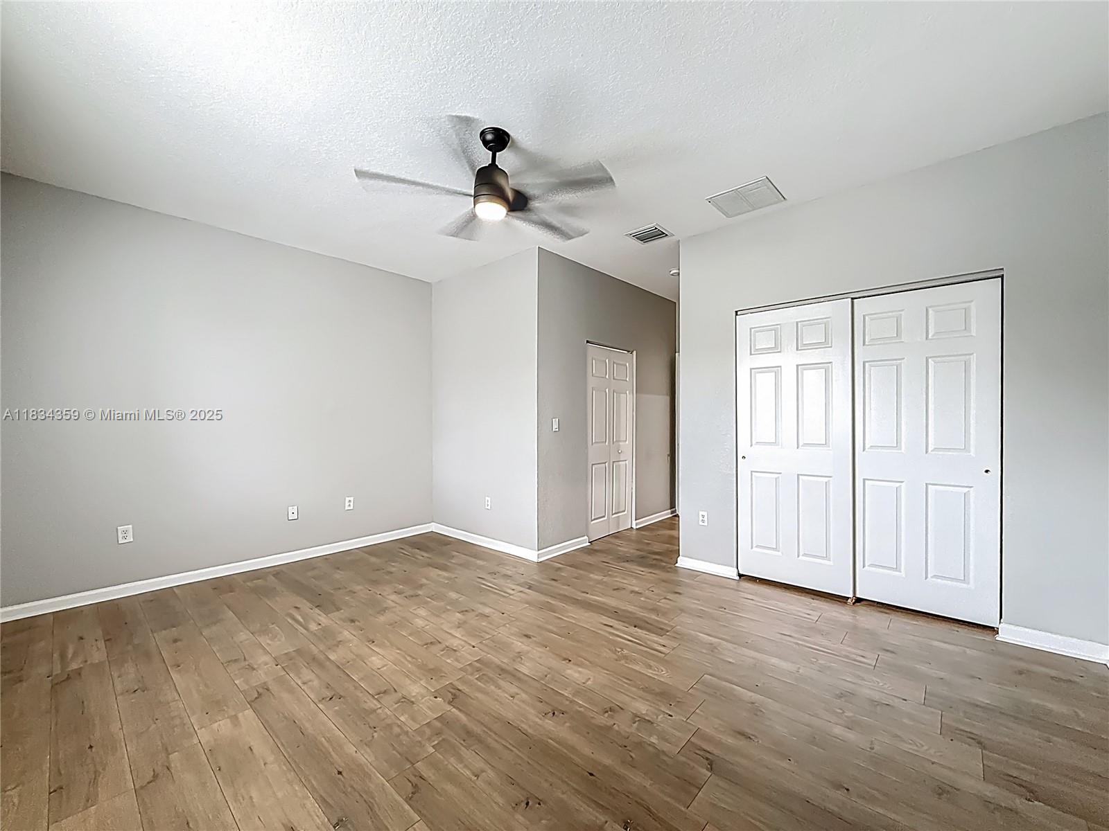 OAKLAND LAKES - Residential Lease