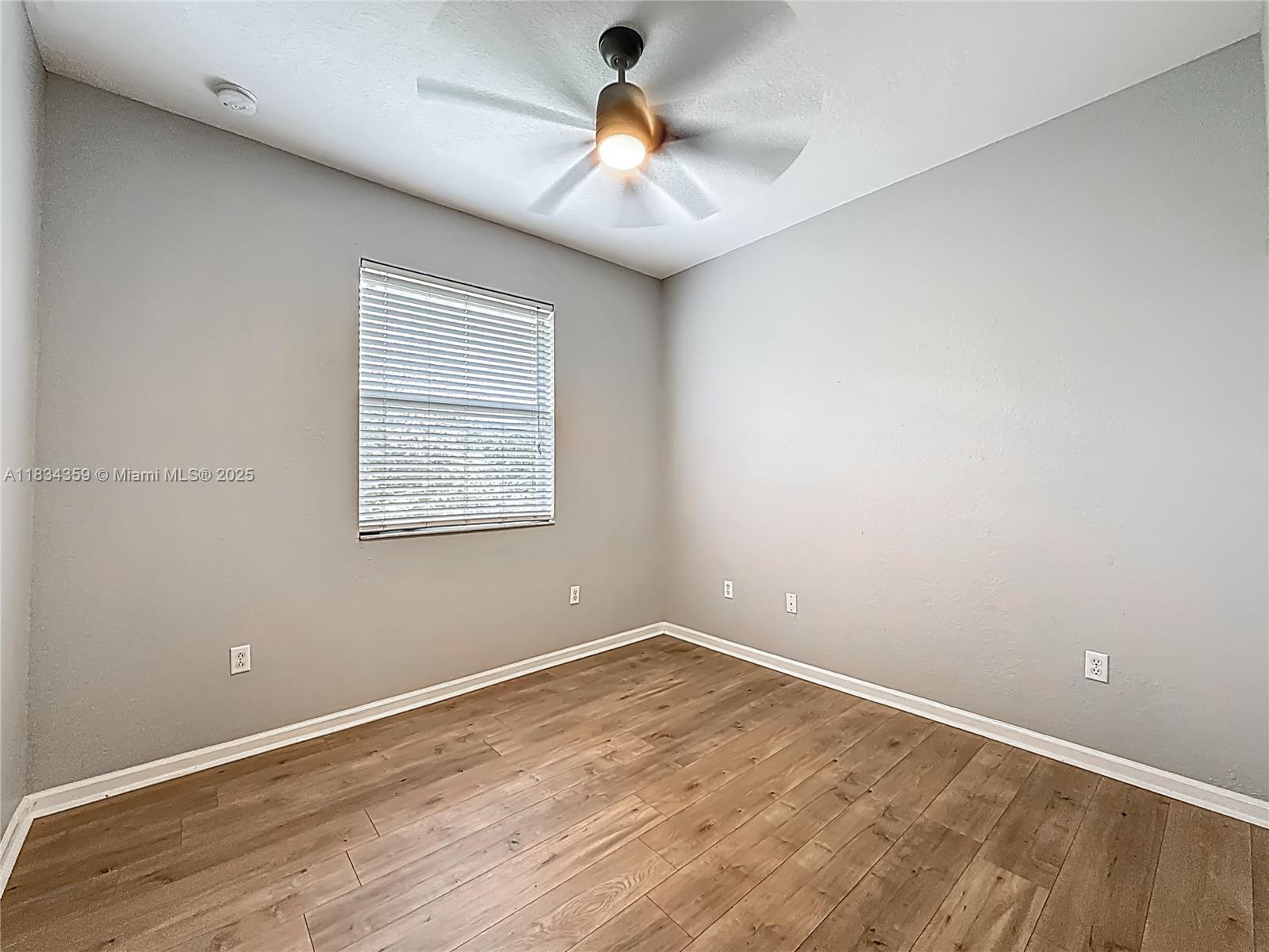 OAKLAND LAKES - Residential Lease