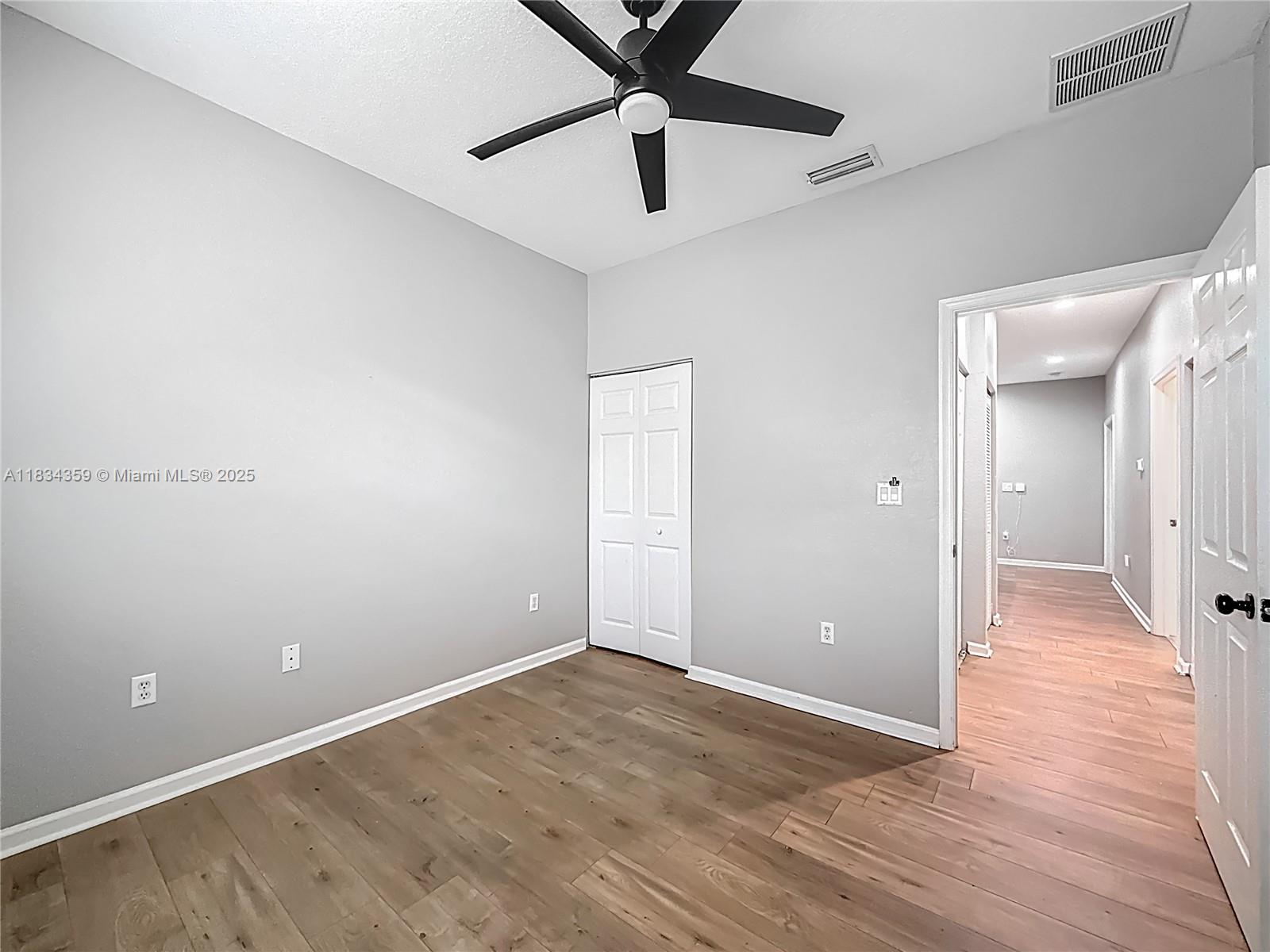 OAKLAND LAKES - Residential Lease