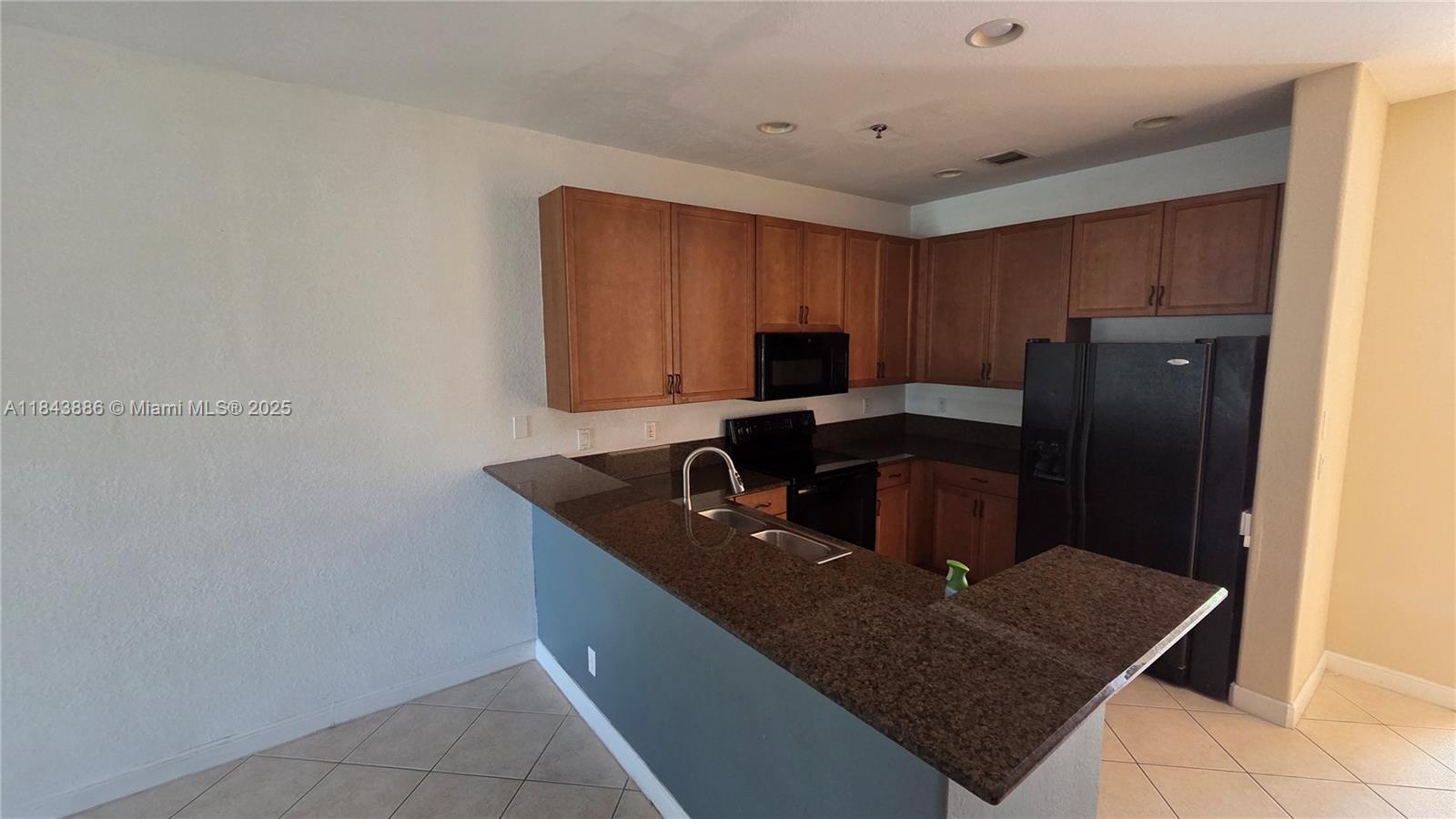 COUNTRY WESTERN STORE - Residential Lease