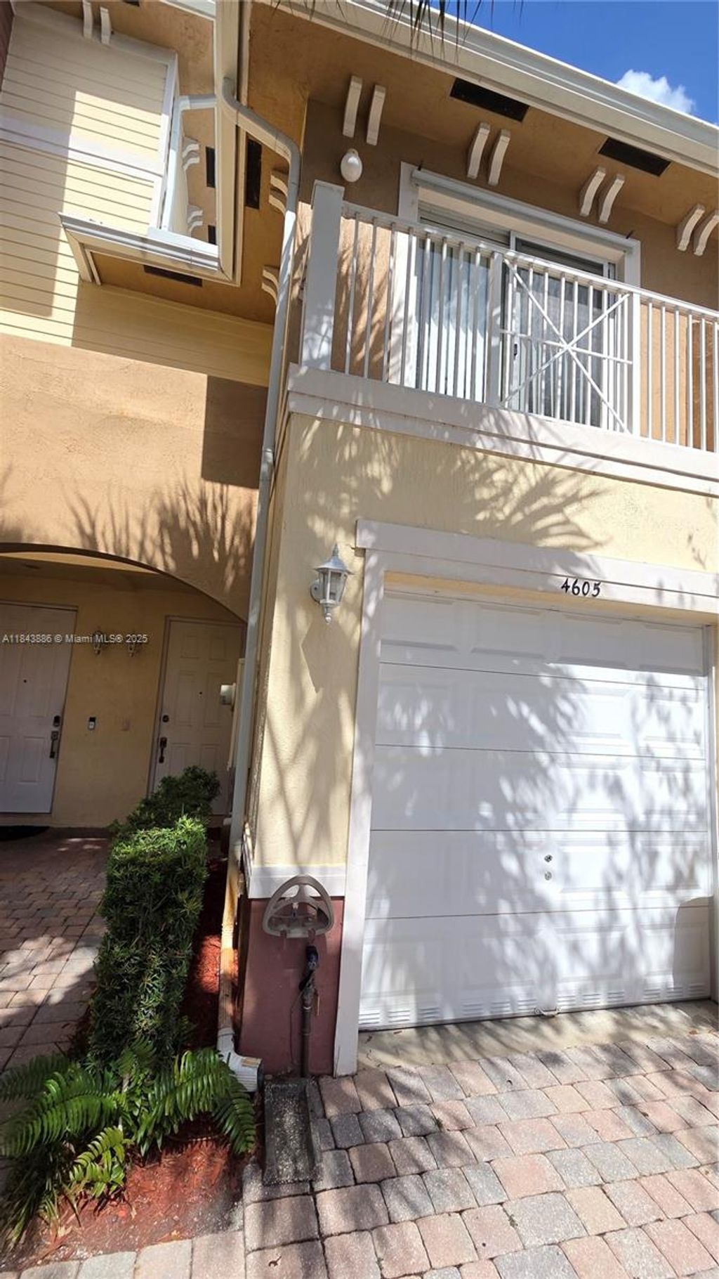 Photo of 4605 SW 75th Way #4605, Davie, FL 33314 (MLS # A11843886)